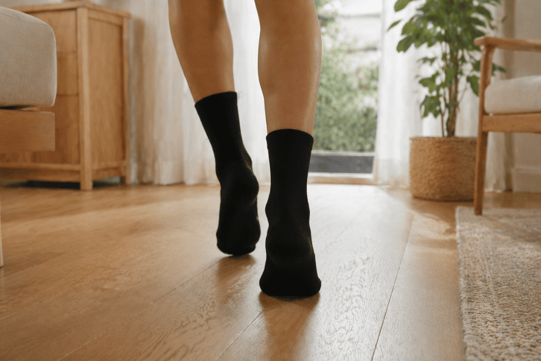 ¿Es bueno caminar descalzo en casa? La alternativa más cómoda para tus pies